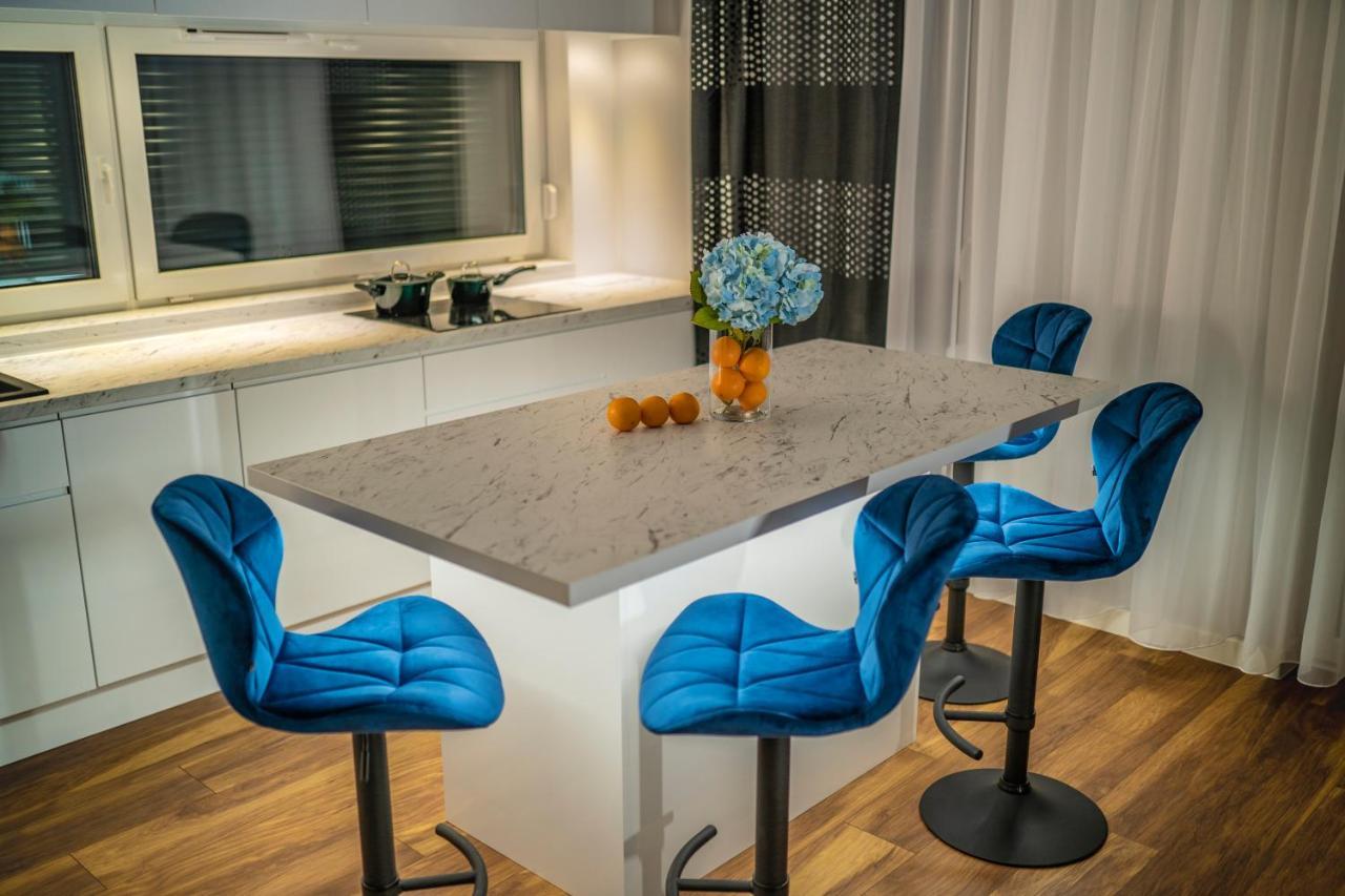 Apartament W Cieplicach Comfort Jelenia Gora Bagian luar foto